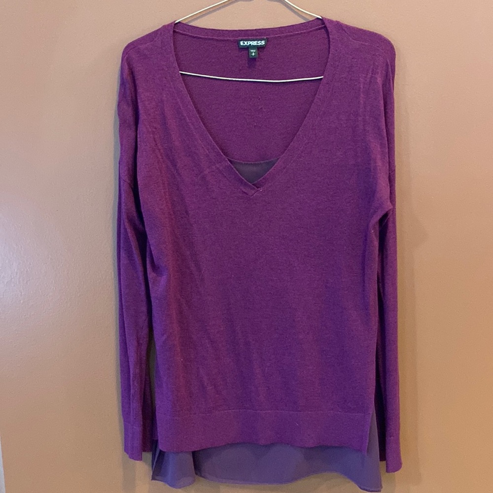 Express sweater in beautiful plum colour with polyester underlay.  Size S
